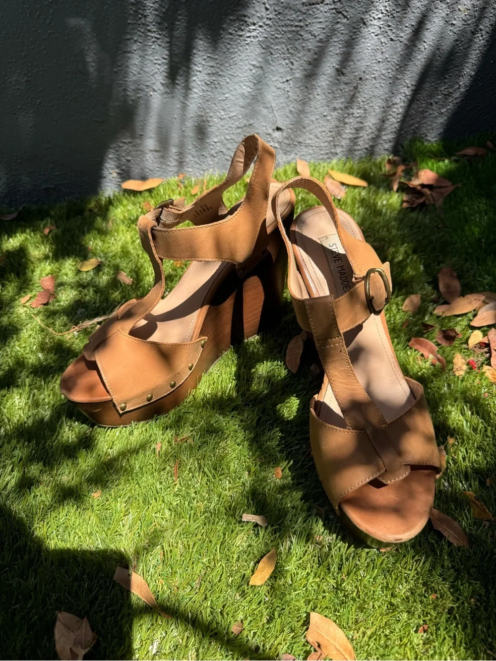 Steve Madden Brown Platform T-Strap Sandals with Buckle